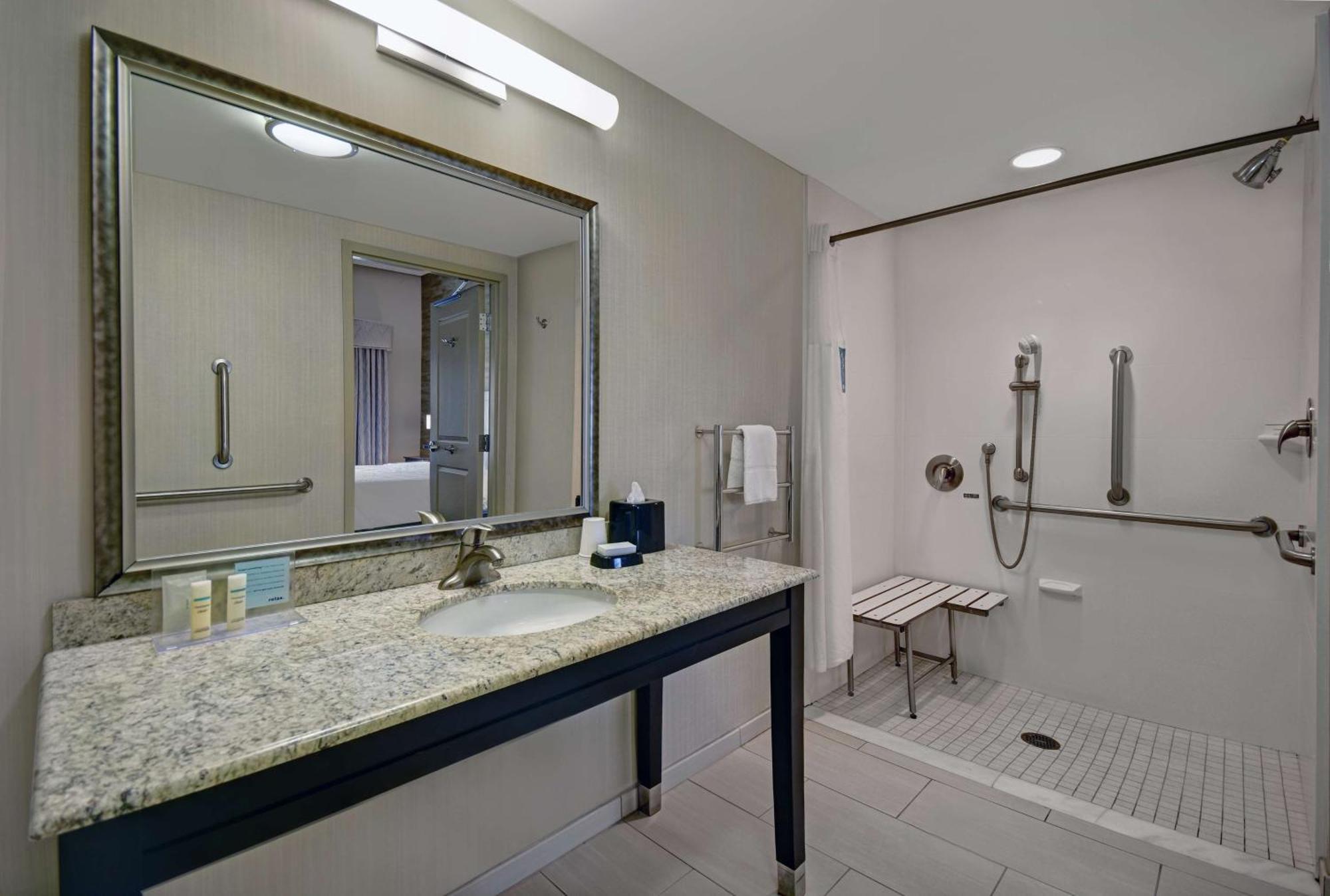 Hampton Inn And Suites Robbinsville Exterior photo