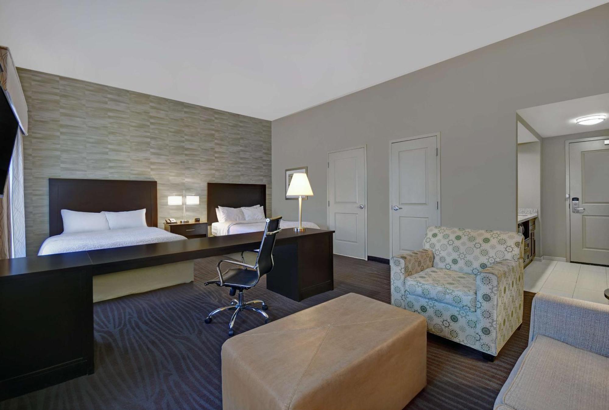 Hampton Inn And Suites Robbinsville Exterior photo